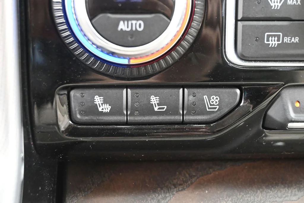 Used 2021 Black GMC Denali image 23