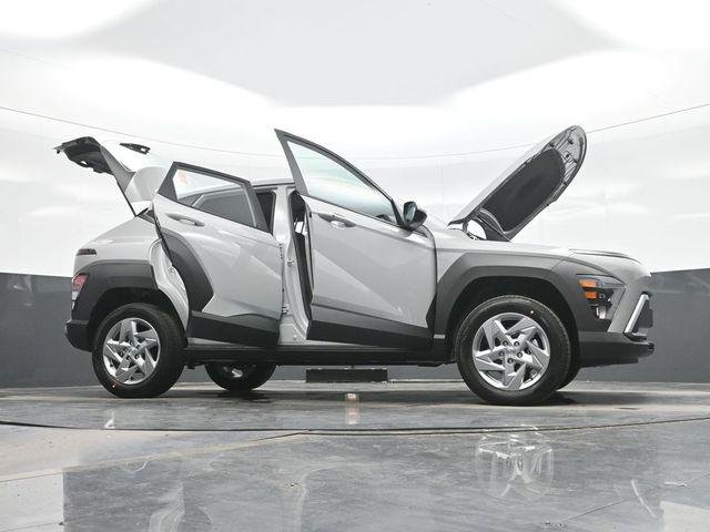 New 2027 Gray Hyundai SE AWD image 31