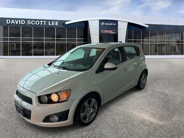 Used 2015 WHITE DIAMOND TRICOAT Chevrolet LTZ image 4