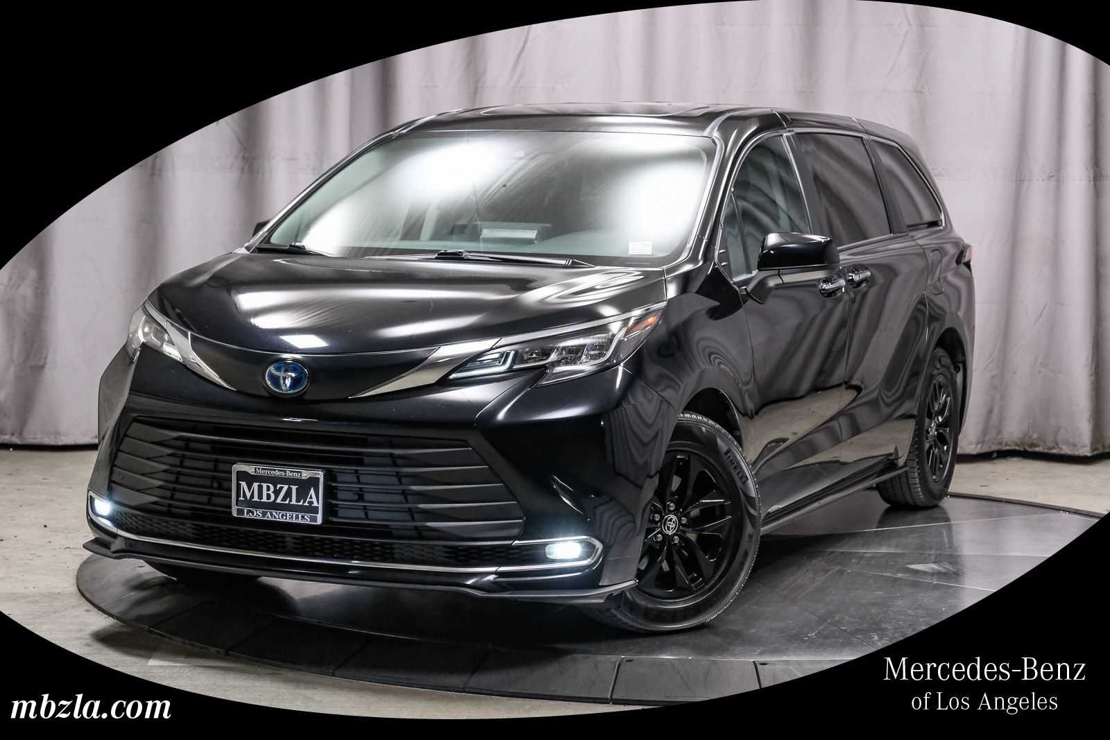 2023 Toyota Sienna XLE 8-Passenger Hybrid FWD's photo