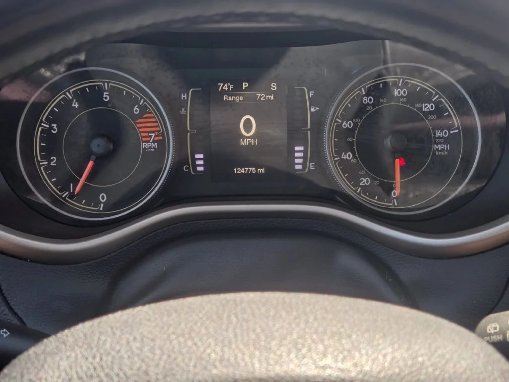 Used 2018 Gray Jeep Latitude image 15