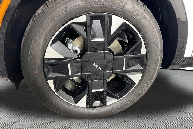 New 2027 White Kia SX-Prestige image 13