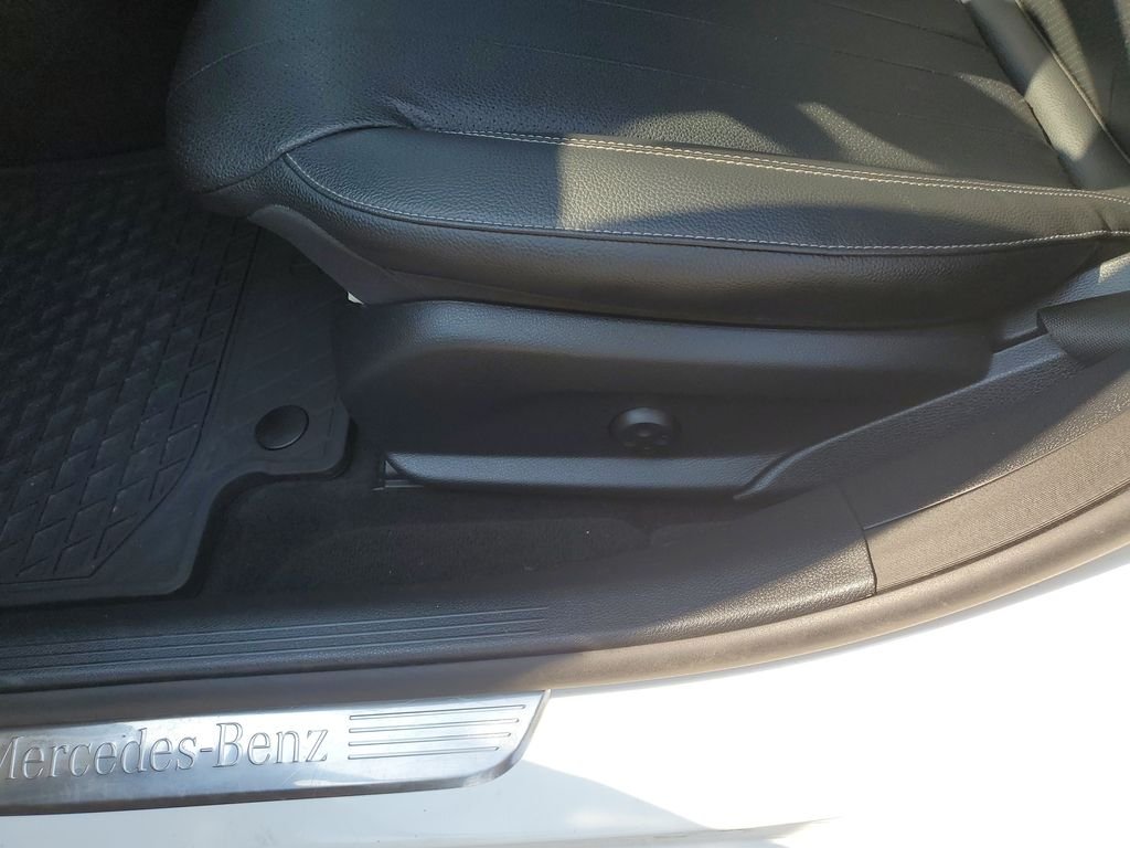 Used 2022 Polar White Mercedes-Benz E350 4MATIC® image 21