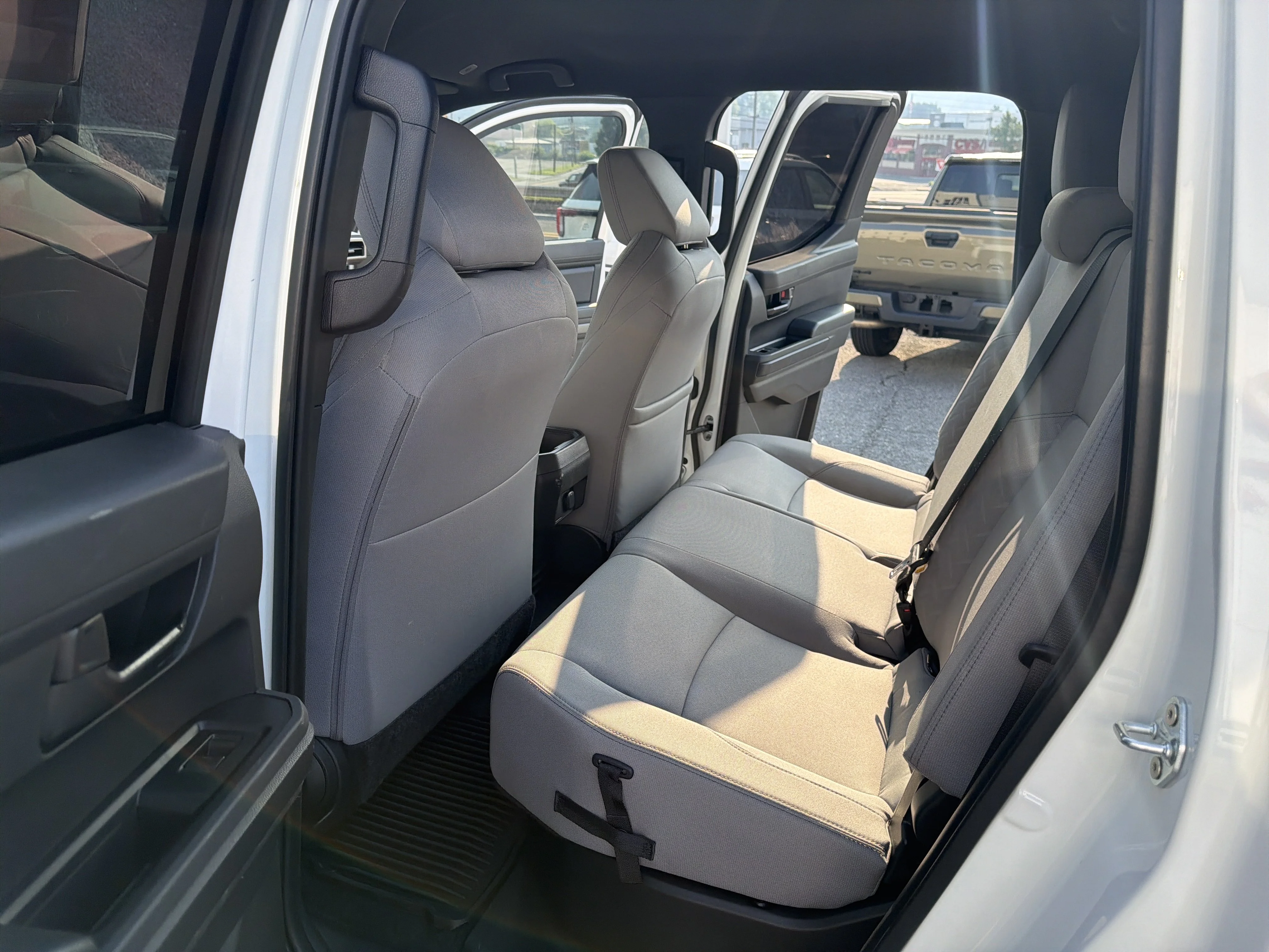 2024 Toyota Tacoma SR5 - Photo 18