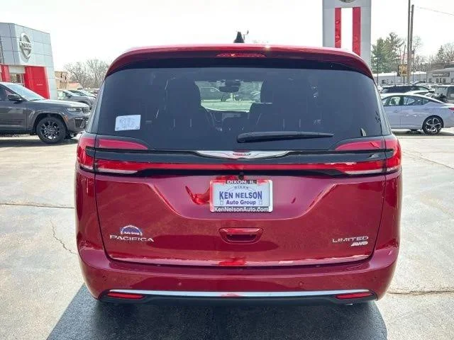 2026 Chrysler Pacifica Limited - Photo 8