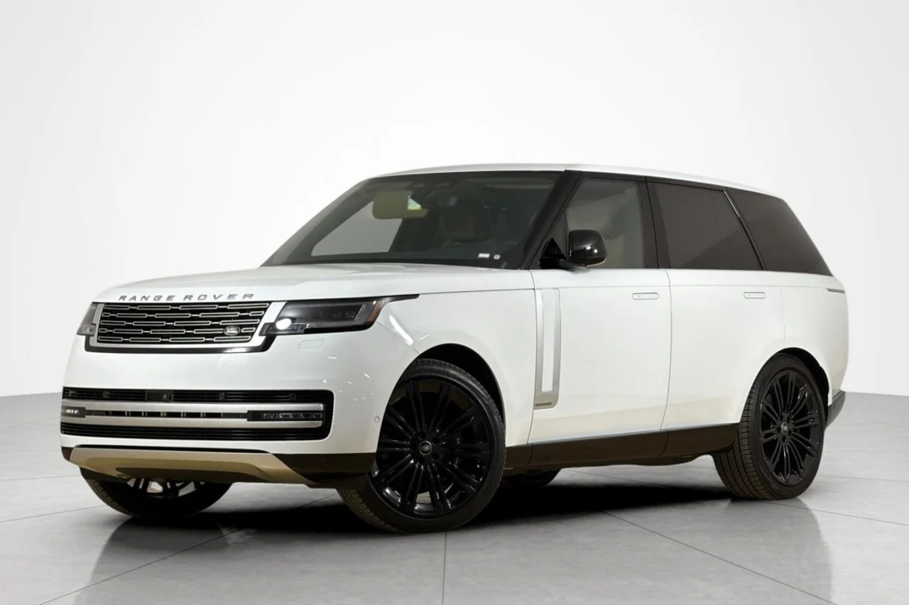 Used 2024 WHITE Land Rover Autobiography image 1