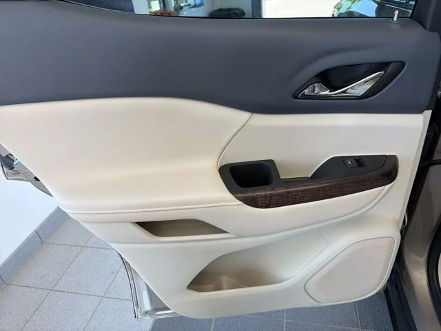 Used 2022 Gray GMC Denali image 22