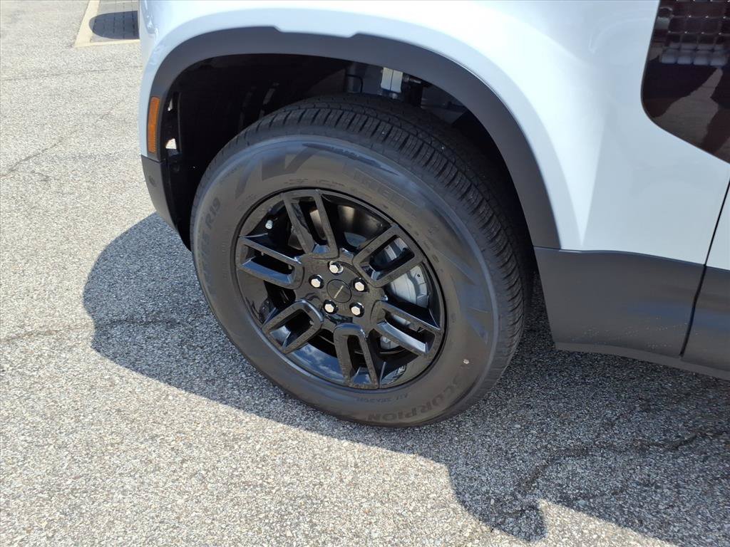 Certified Used 2026 Fuji White Land Rover S image 9