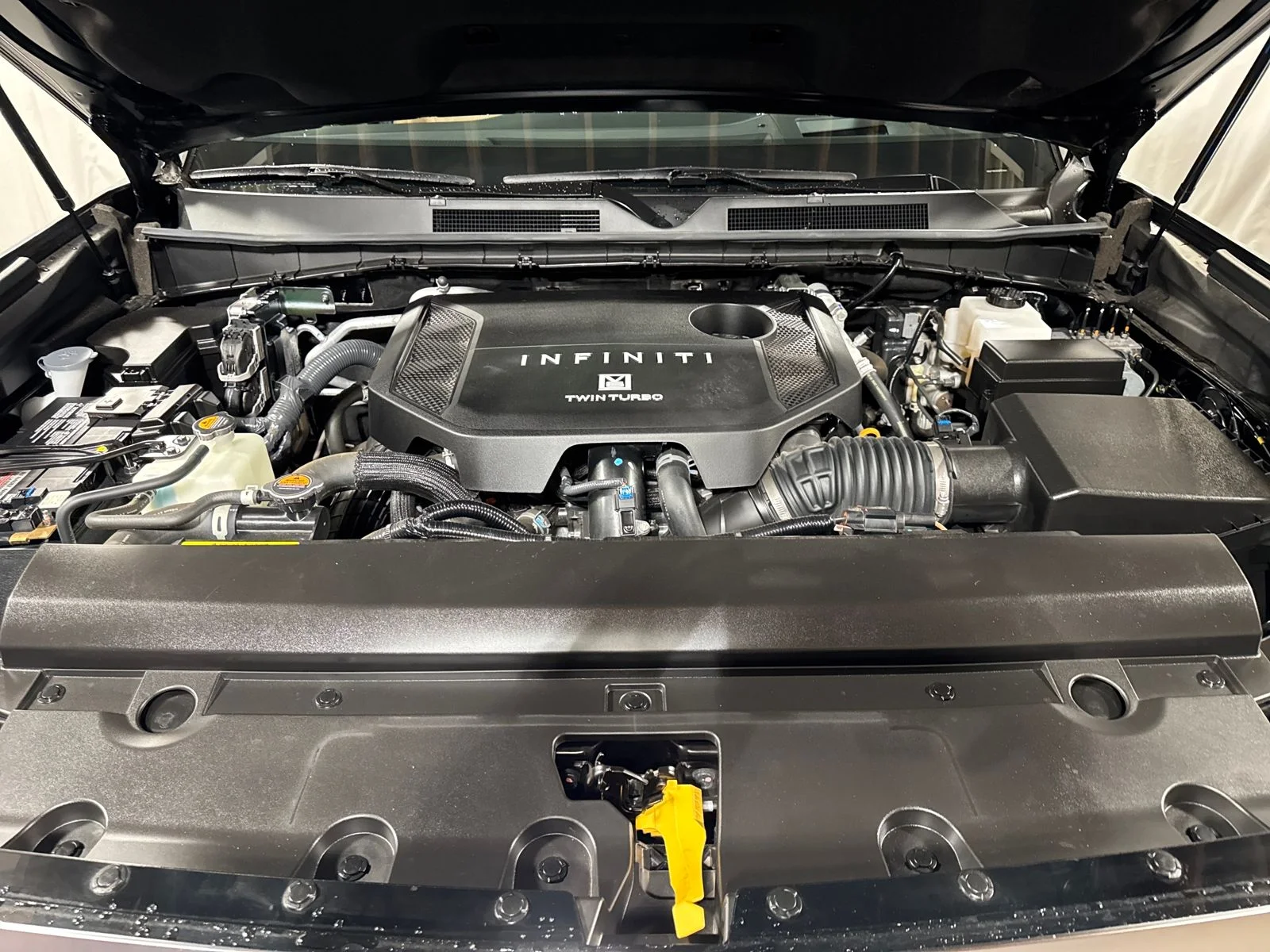 Certified Used 2025 Black INFINITI LUXE image 32