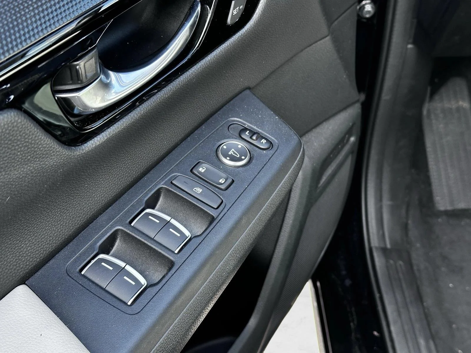 Used 2025 Black Honda EX-L image 16