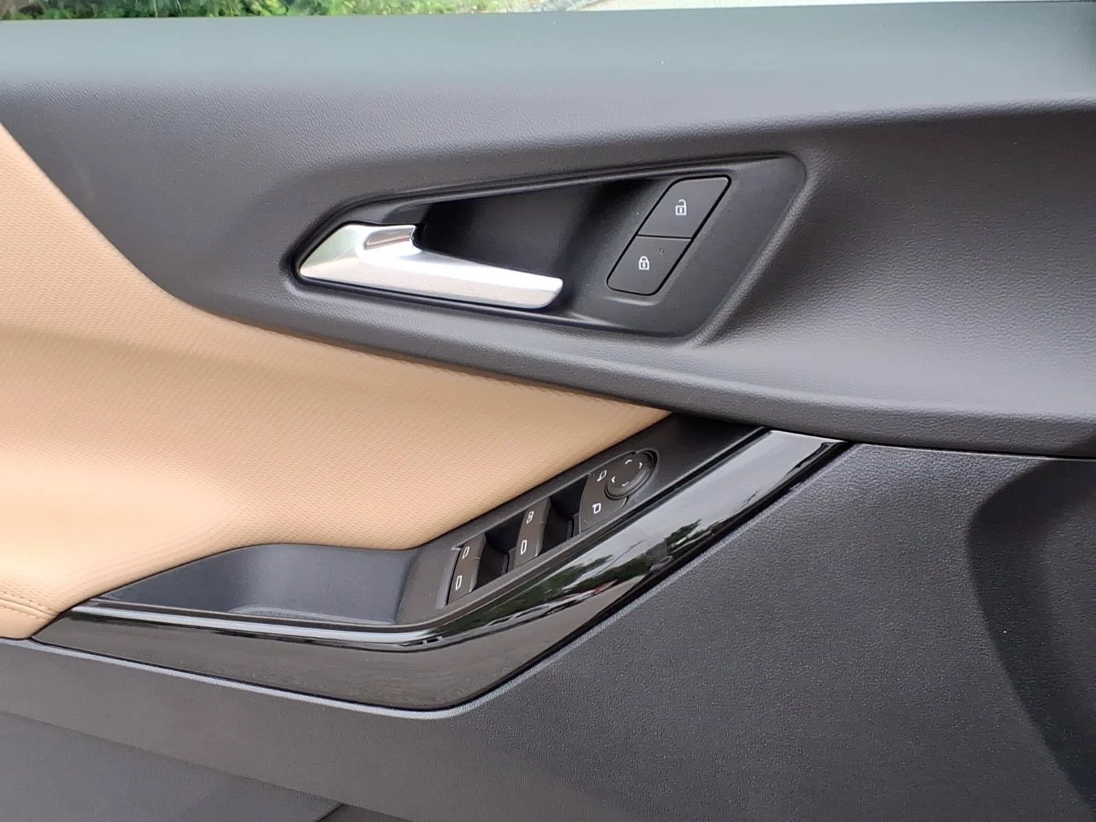 New 2026 Mosaic Black Metallic Chevrolet ACTIV image 13