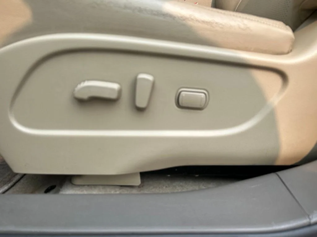 Used 2011 Red Nissan SL image 16
