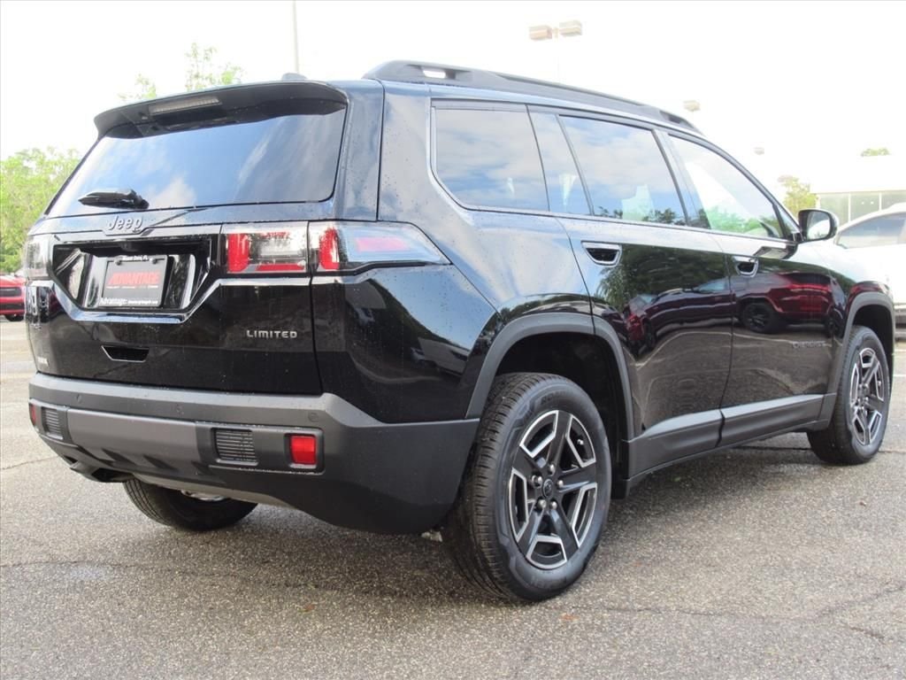 New 2026 Diamond Black Crystal Pearl-Coat Exterior Paint Jeep Limited image 7