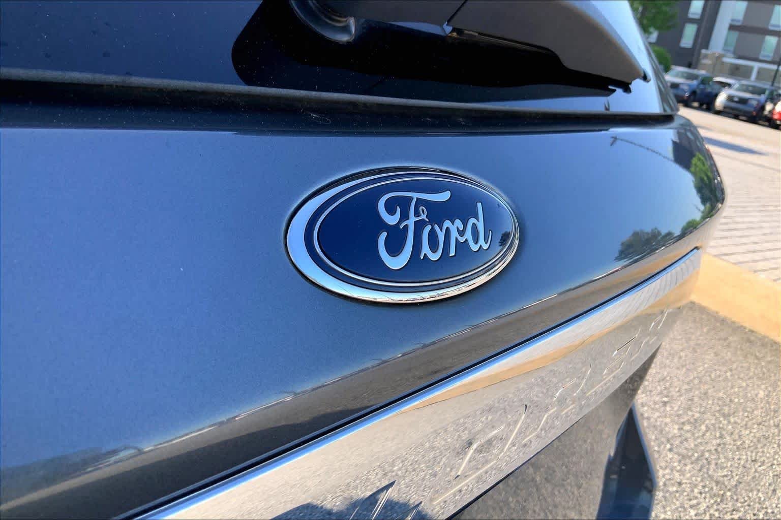 Used 2022 Carbonized Gray Metallic Ford XLT image 10