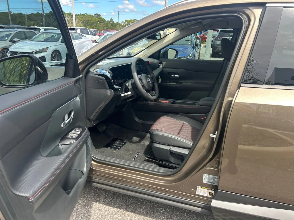 2026 Nissan KICKS SR - Photo 12