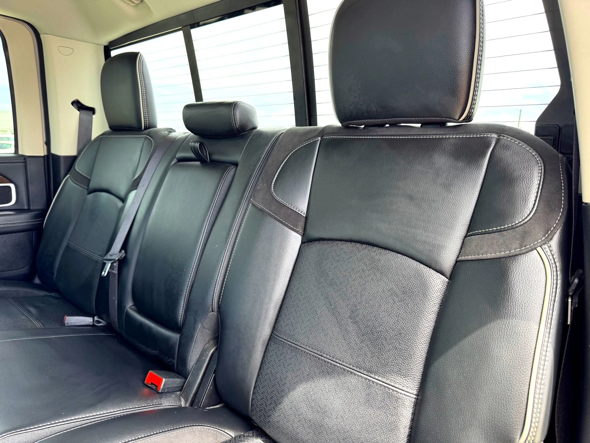 Used 2024  Ram Laramie image 18