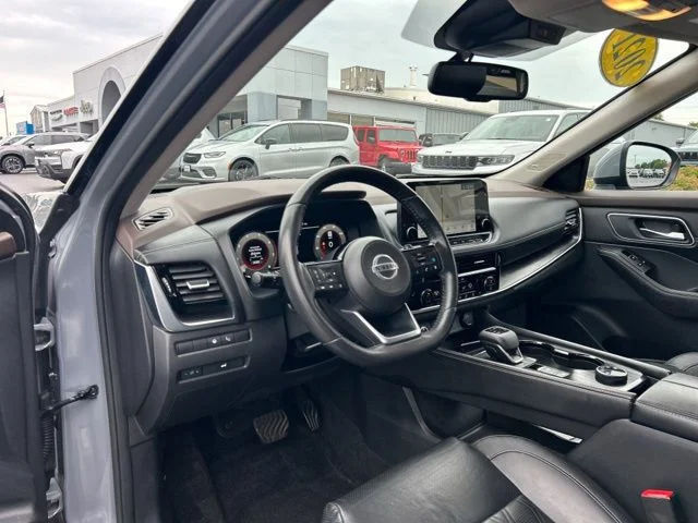 Used 2021 Gray Nissan Platinum image 30