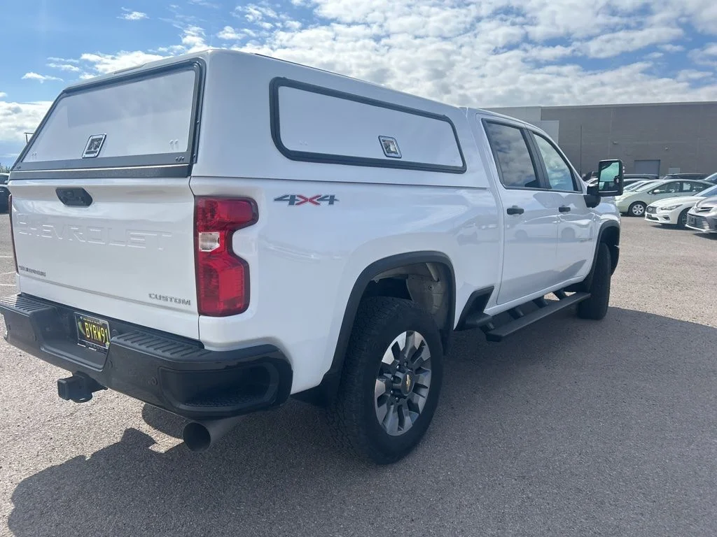 Used 2025 White Chevrolet Custom image 11