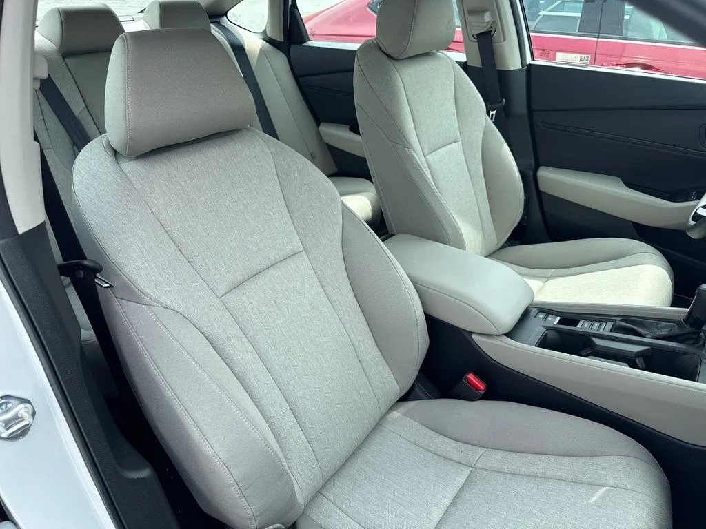 Used 2026 Platinum White Pearl Honda SE image 35
