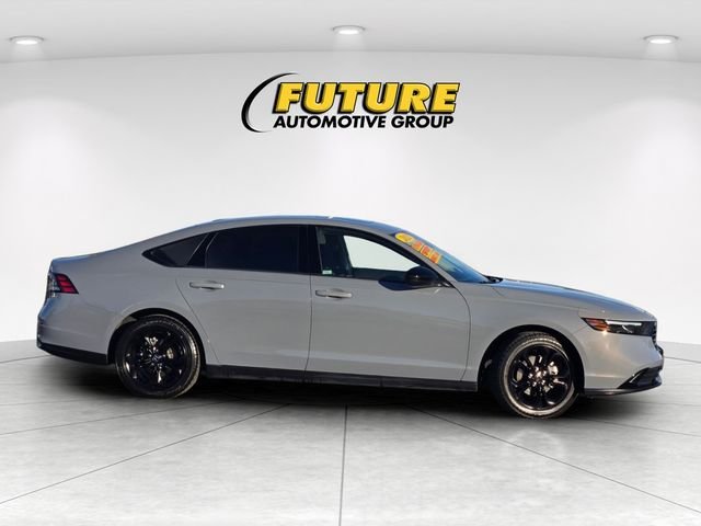 Used 2025 Gray Honda SE image 3
