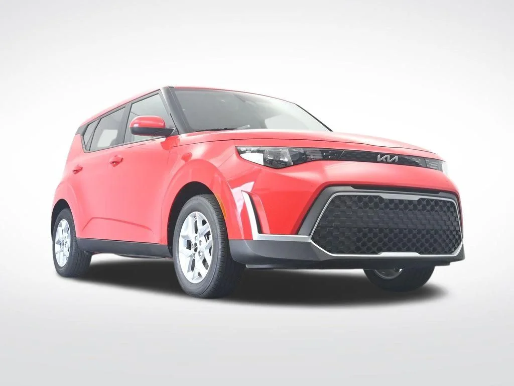Used 2025 Red Kia LX image 33