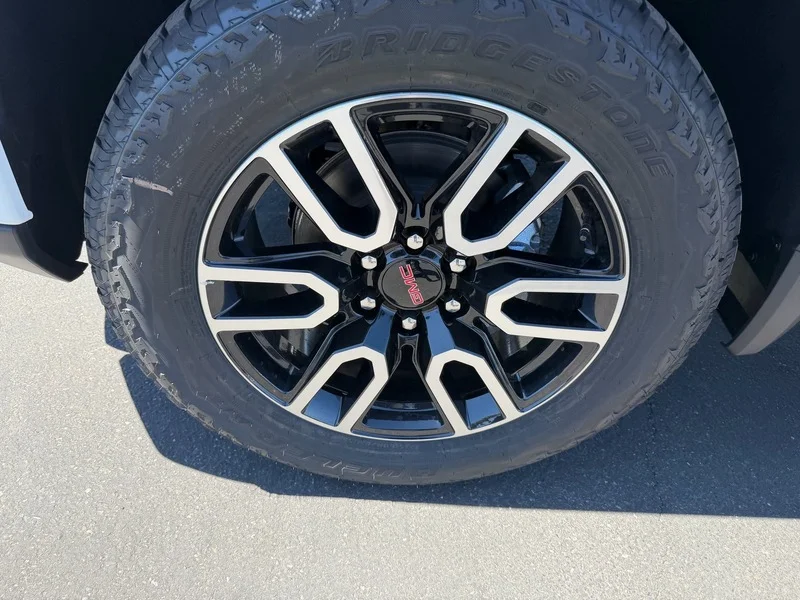 New 2026 Summit White GMC AT4 image 31
