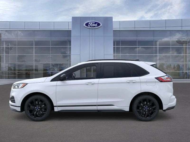 New 2023 Oxford White Ford SE image 3