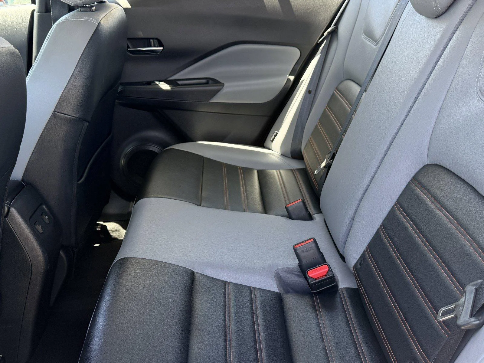 Used 2023 Aspen White Trico Nissan SR image 13