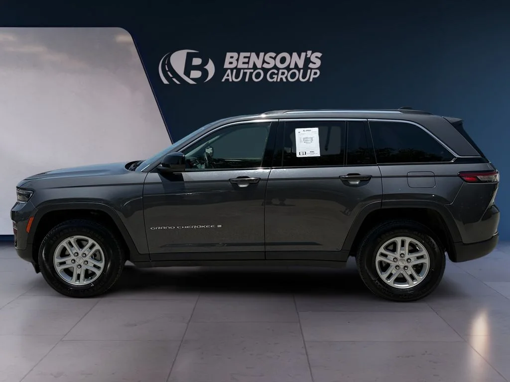 Used 2024 Gray Jeep Laredo image 2