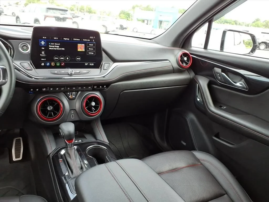 Used 2023 Iridescent Pearl Tricoat Chevrolet RS image 27