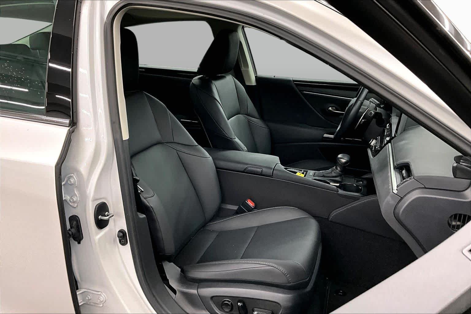 Certified Used 2025 Eminent White Pearl Lexus  image 8
