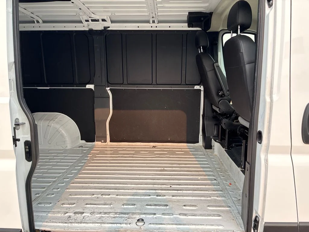 Used 2025 White Ram Base image 28