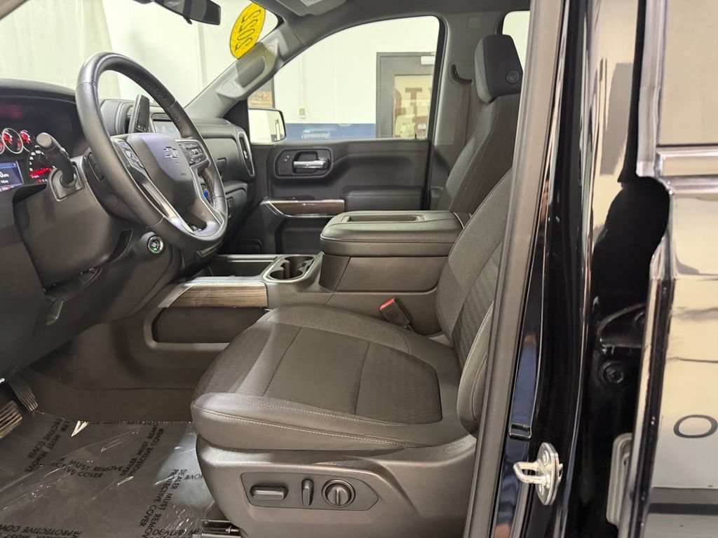 Used 2022 Black Chevrolet RST image 30