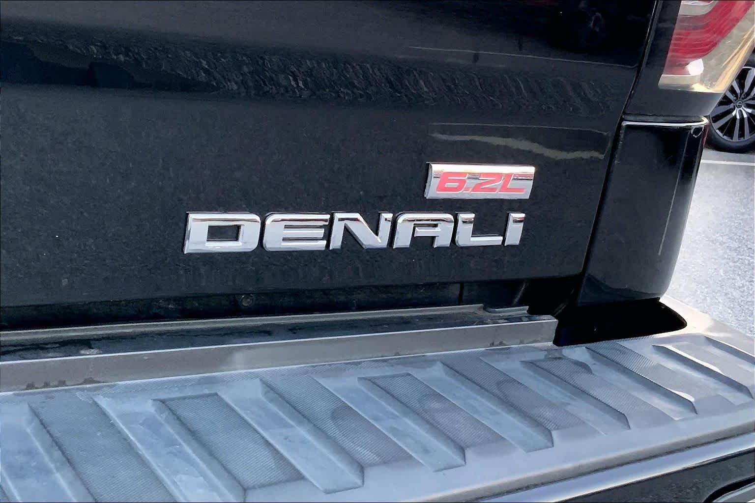 Used 2018 Onyx Black GMC Denali image 8