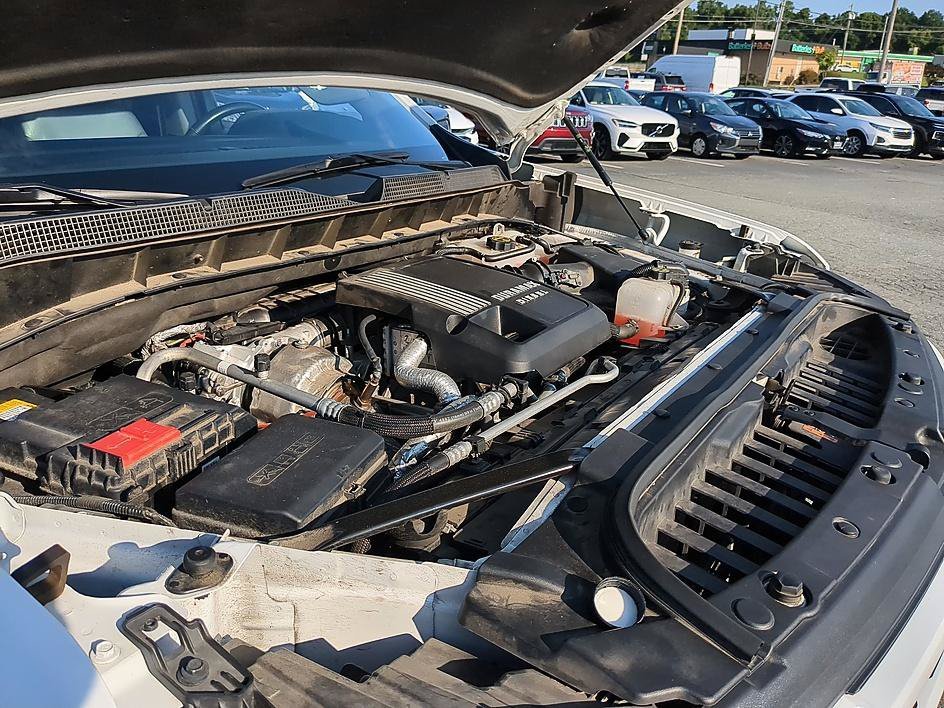 Used 2025 Summit White Chevrolet RST image 37