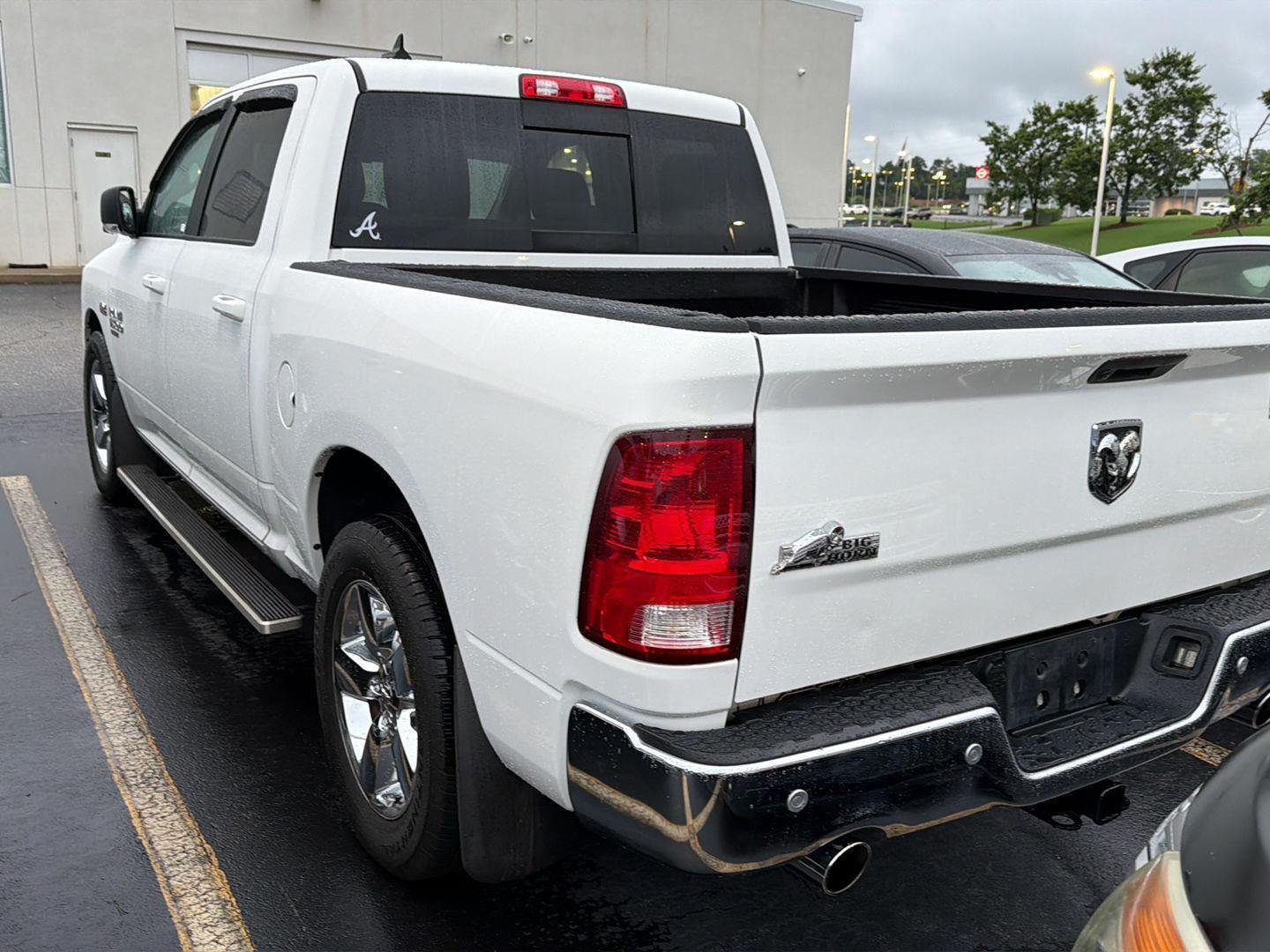 Used 2019  Ram SLT Crew Cab SWB 2WD image 10