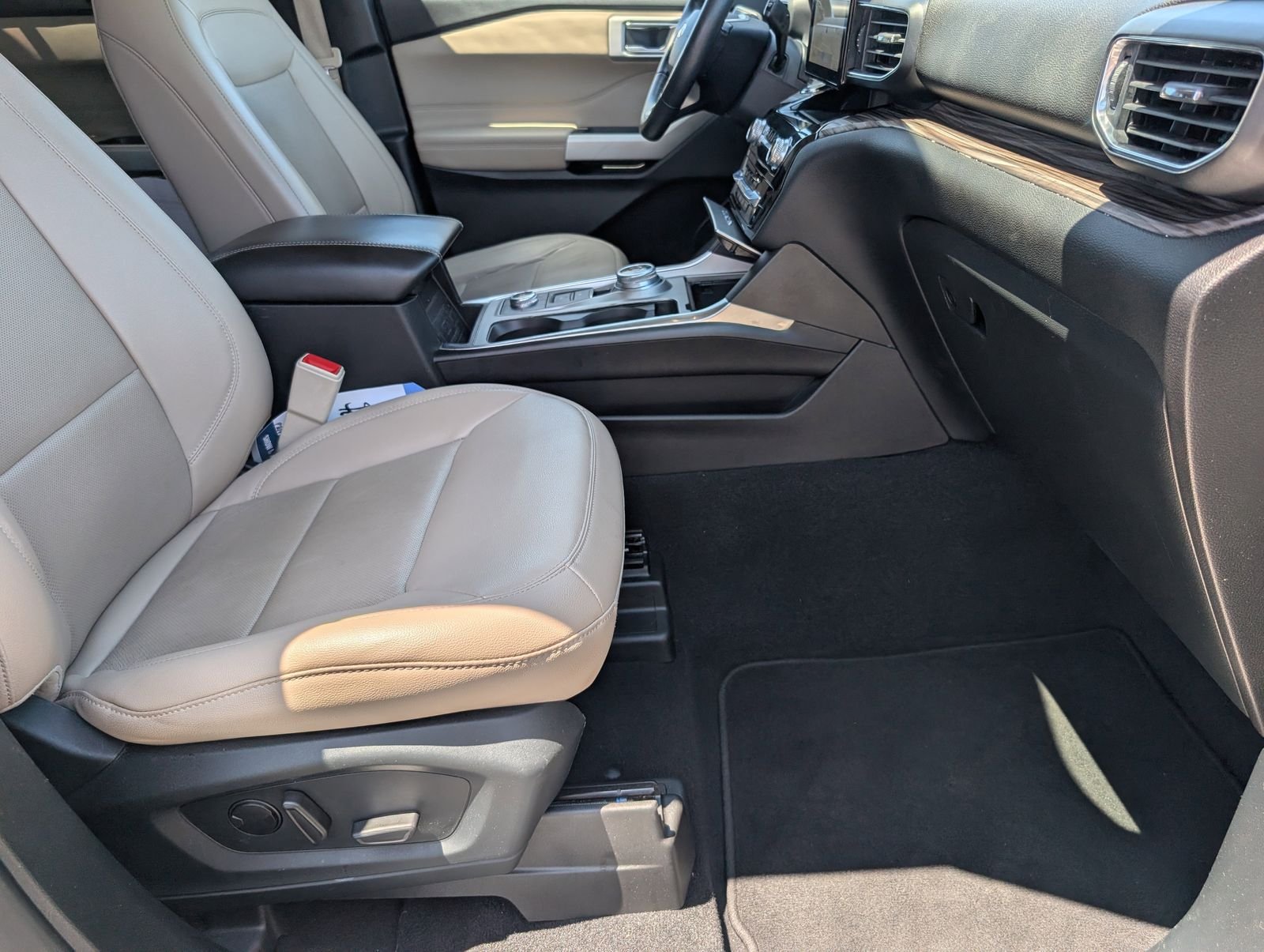 Used 2021 White Metallic Ford Limited image 30