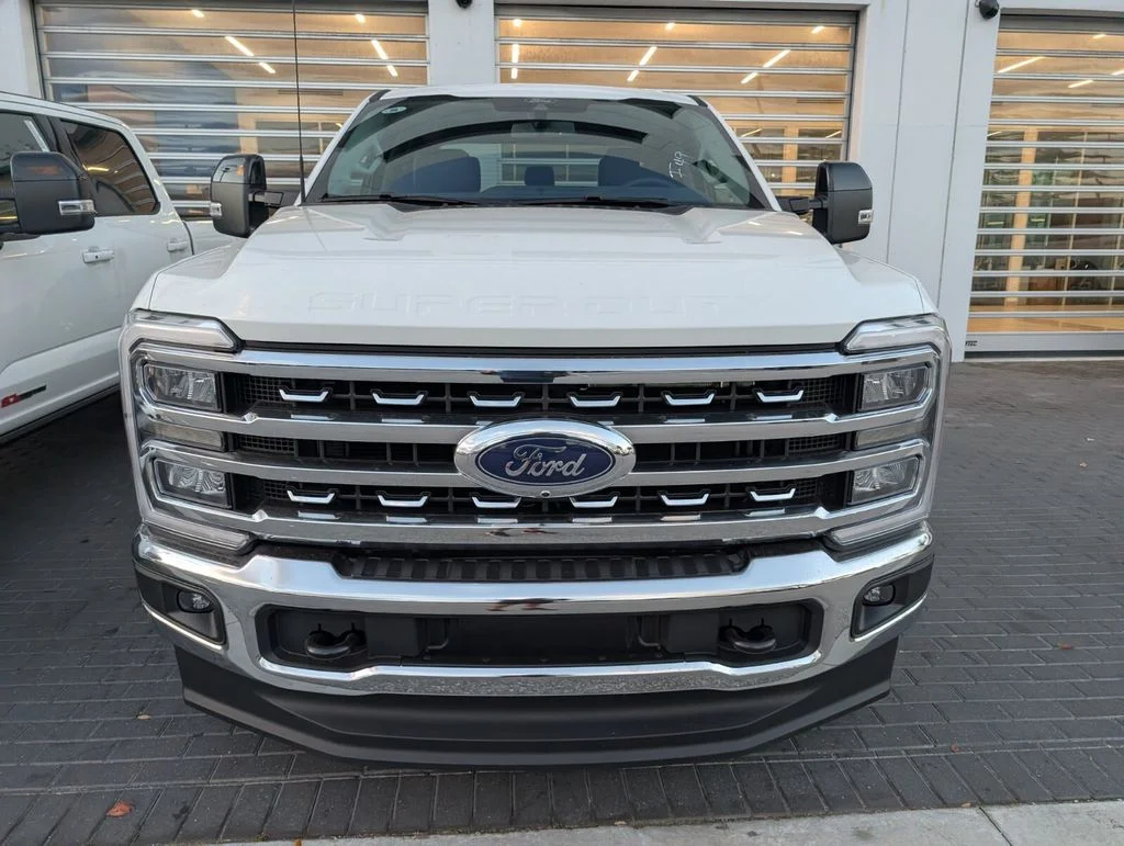 New 2026 Star White Metallic Tri-Coat Ford F-350® Lariat® image 2