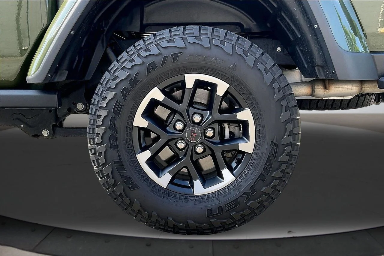 Used 2024 Green Jeep Rubicon image 37