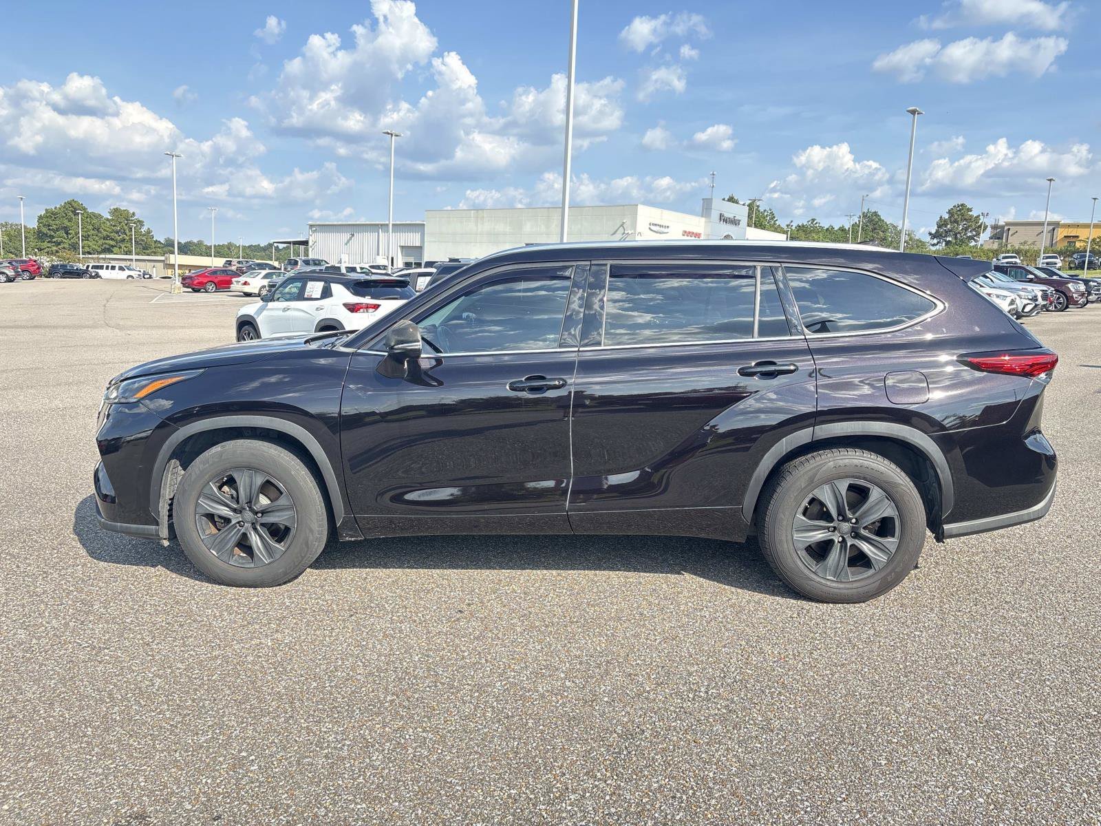Used 2021 Black Toyota XLE image 8