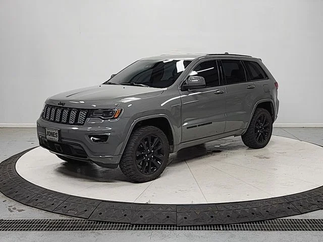 Used 2021 Gray Jeep Laredo X image 3