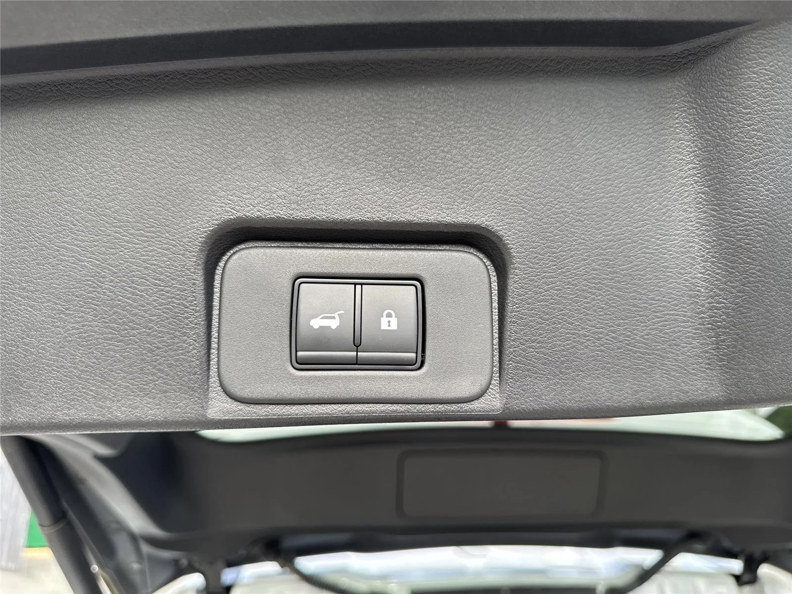 Used 2025 Everest White Pearl Nissan Rock Creek image 31
