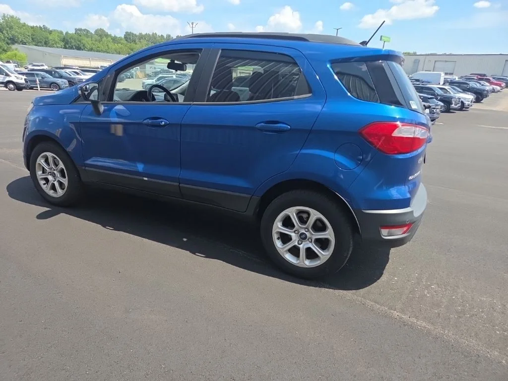 Used 2018 Blue Ford SE image 10
