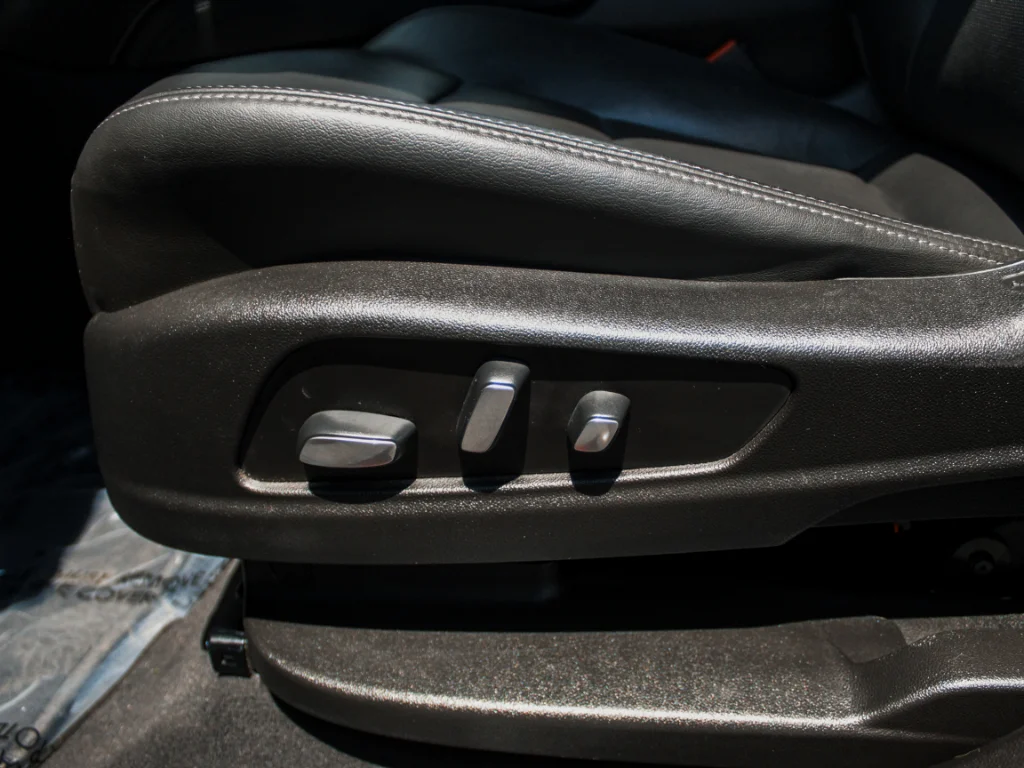 Used 2021  Cadillac Sport image 12
