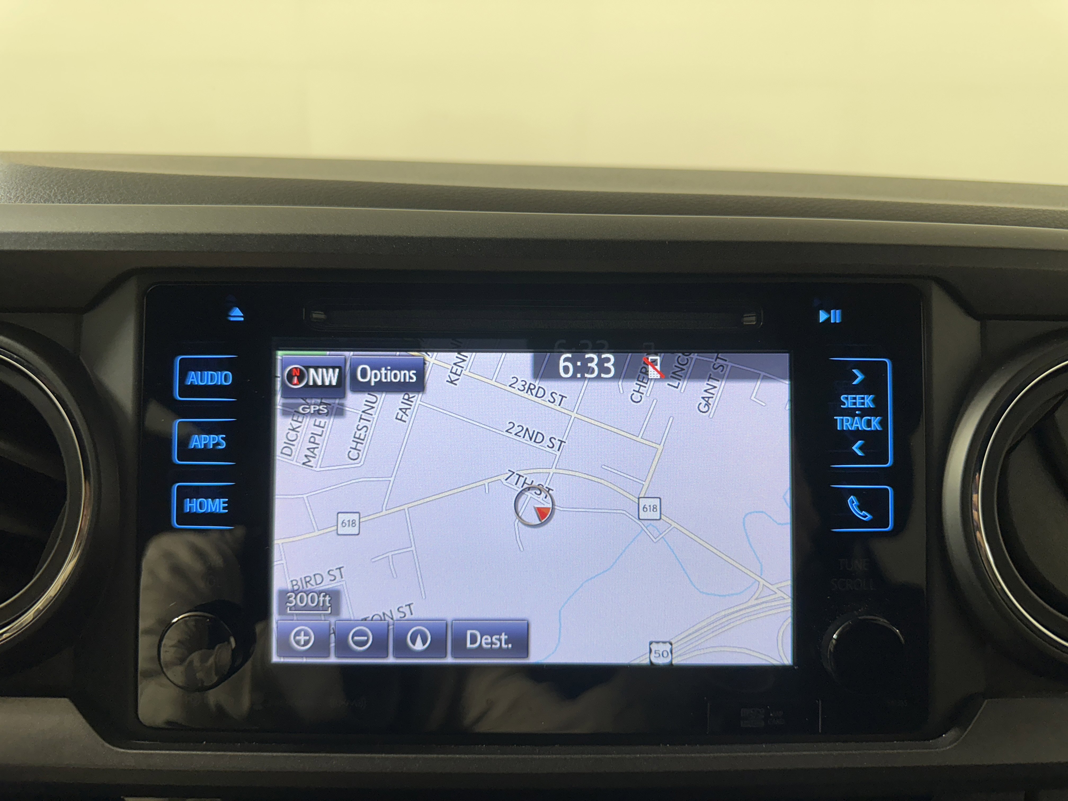 Used 2018  Toyota  image 16