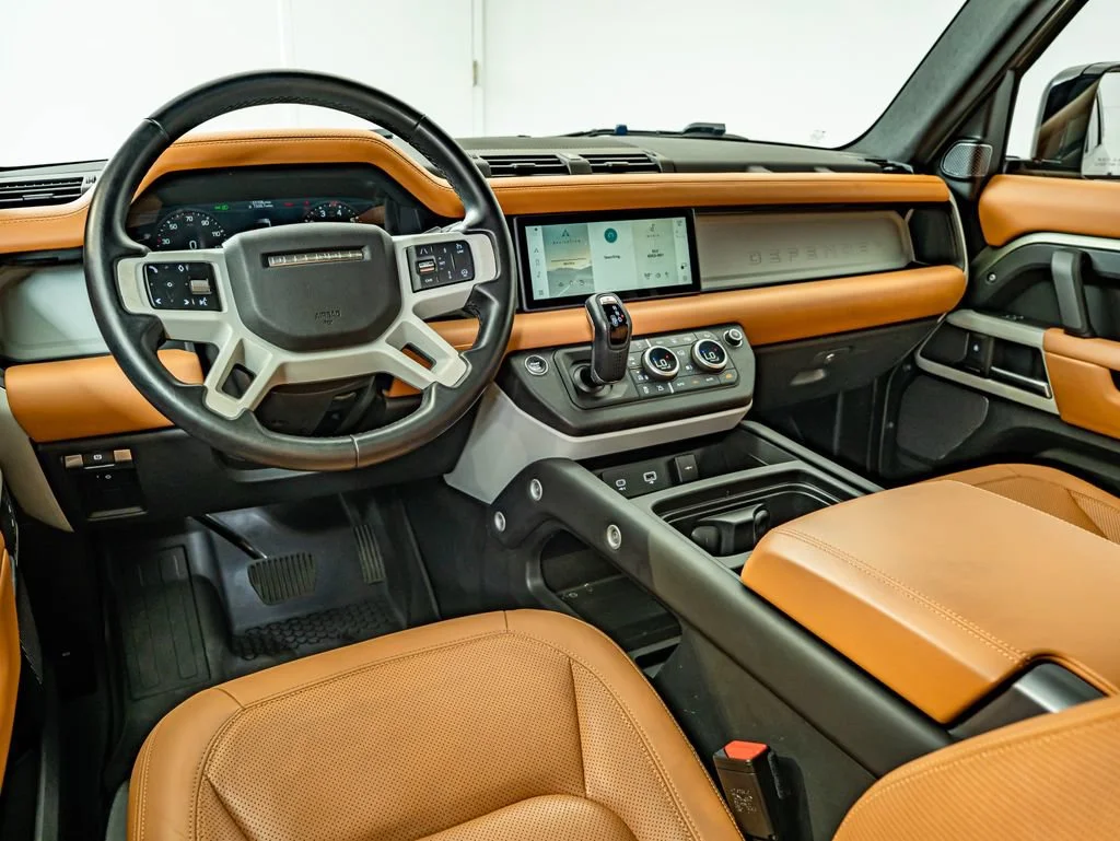 Used 2023 Pangea Green Metallic Land Rover S image 31