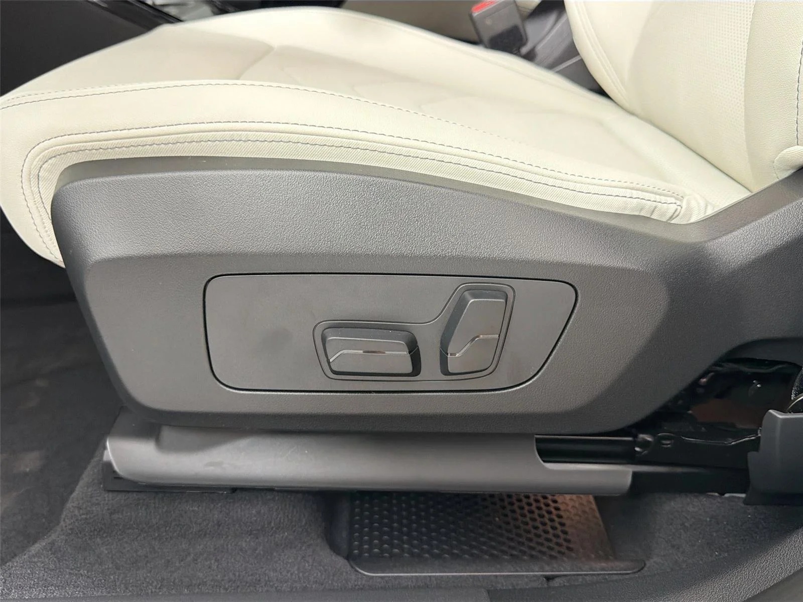 New 2026 Alpine White BMW xDrive28i image 18
