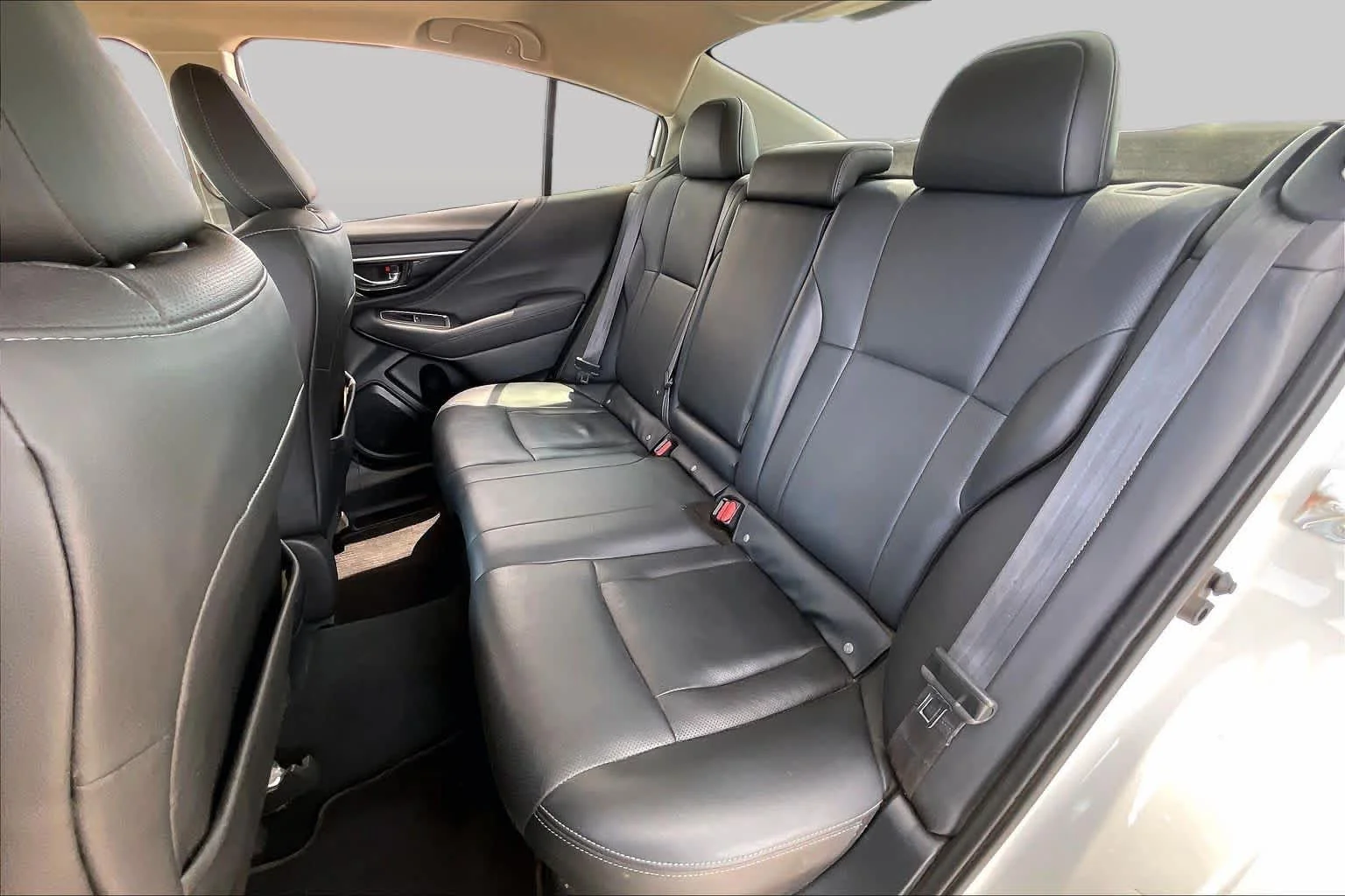 Used 2022 Crystal White Pearl Subaru Limited XT image 19