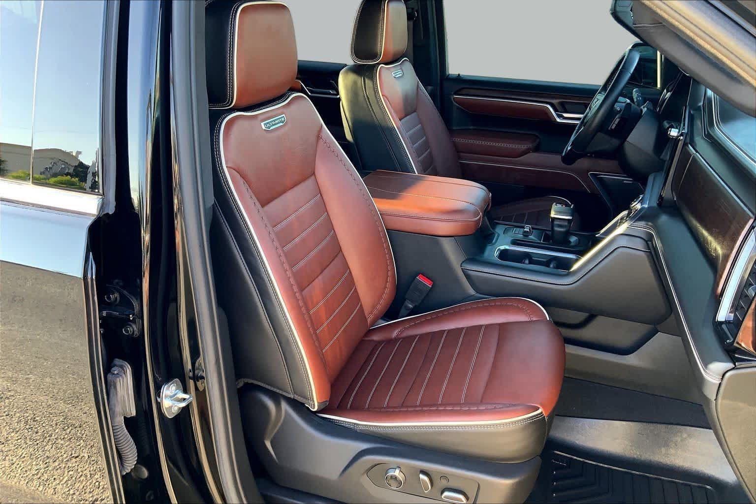 Used 2025 Onyx Black GMC Denali Ultimate image 9