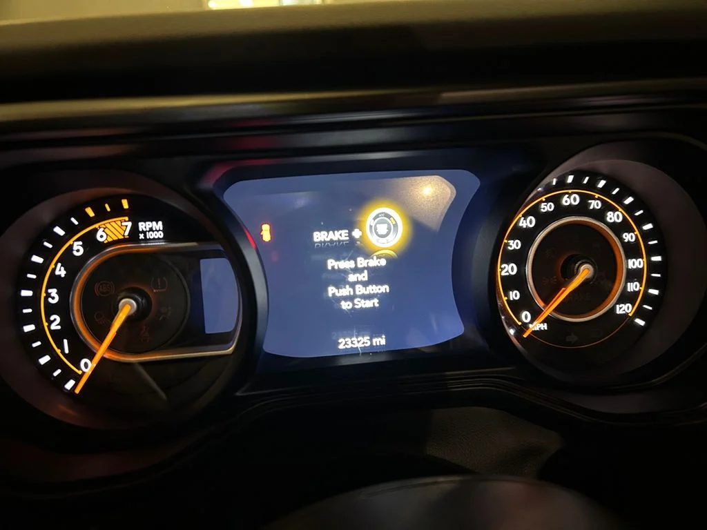 Used 2025 Crystal Metallic Jeep Sahara image 24